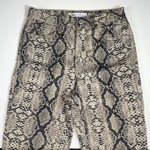 Zara Denim Collection Snakeskin Print Straight-Leg Mid-Rise Jeans 6 - Picture 2 of 10